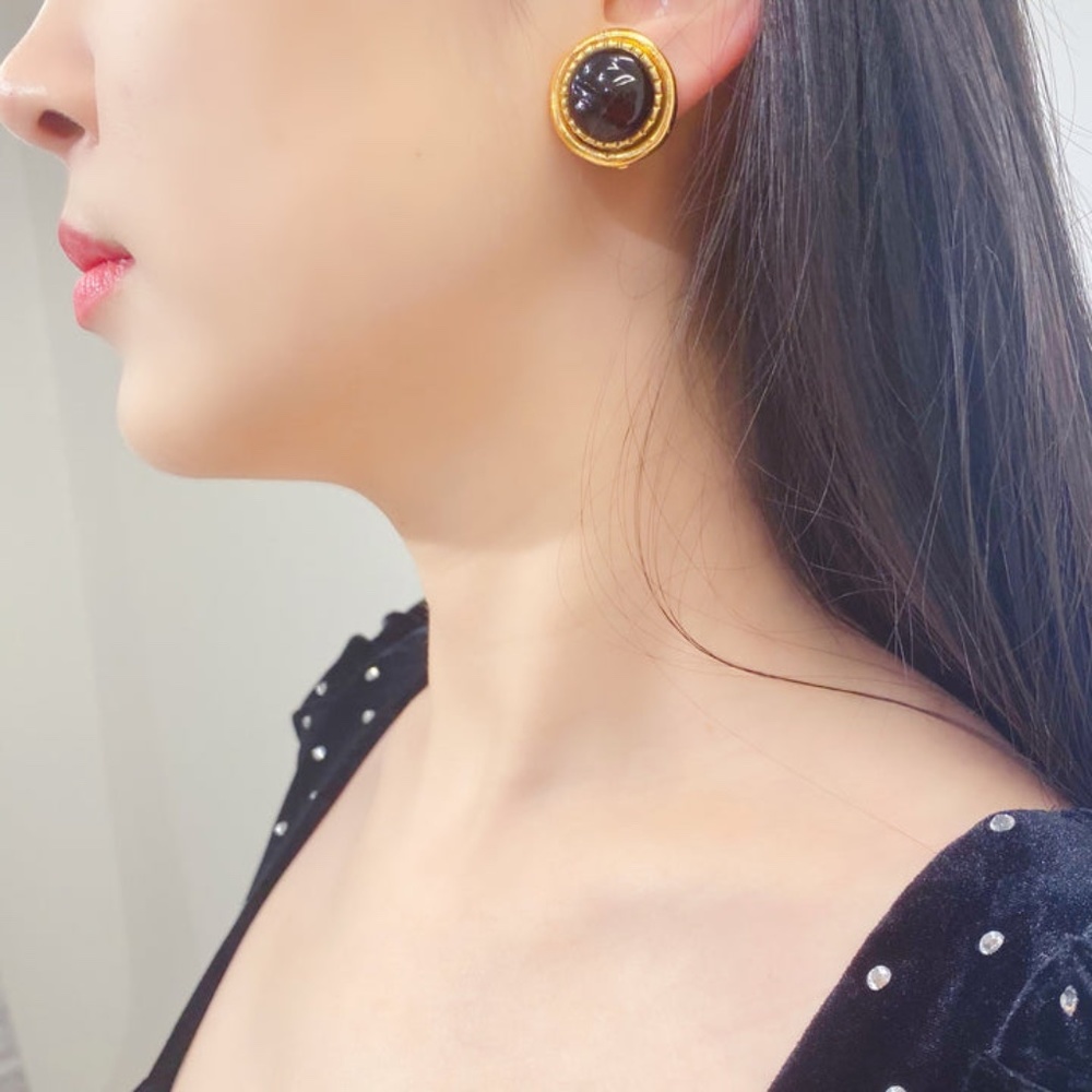 Chanel single earring - Picture 2 of 9